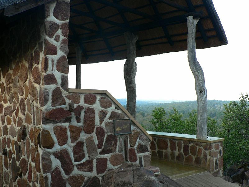 JAR 239.JPG - Vyhlídka na jezírko, kde by měl být krásný výhled na ptáky, bohužel jsme žádné neviděli.